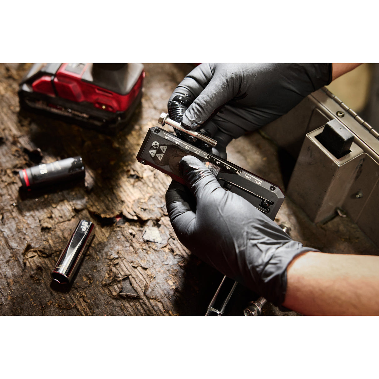Milwaukee Tool 2016R Rechargeable Flat Flashlight with Green Laser