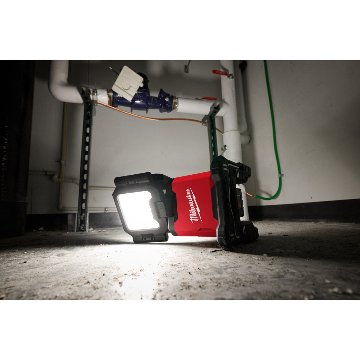 Milwaukee 2368-20 M18™ ROVER™ Dual Power Triple-Panel Flood & Area Light