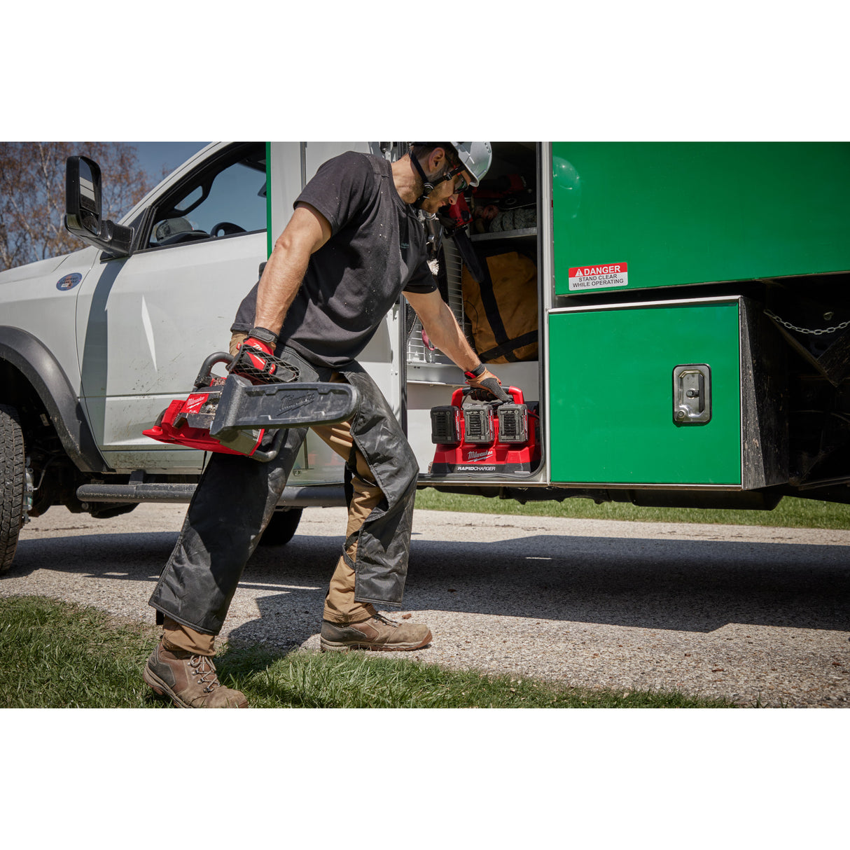 Milwaukee 2827-22 M18 FUEL™ 20" Dual Battery Chainsaw Kit