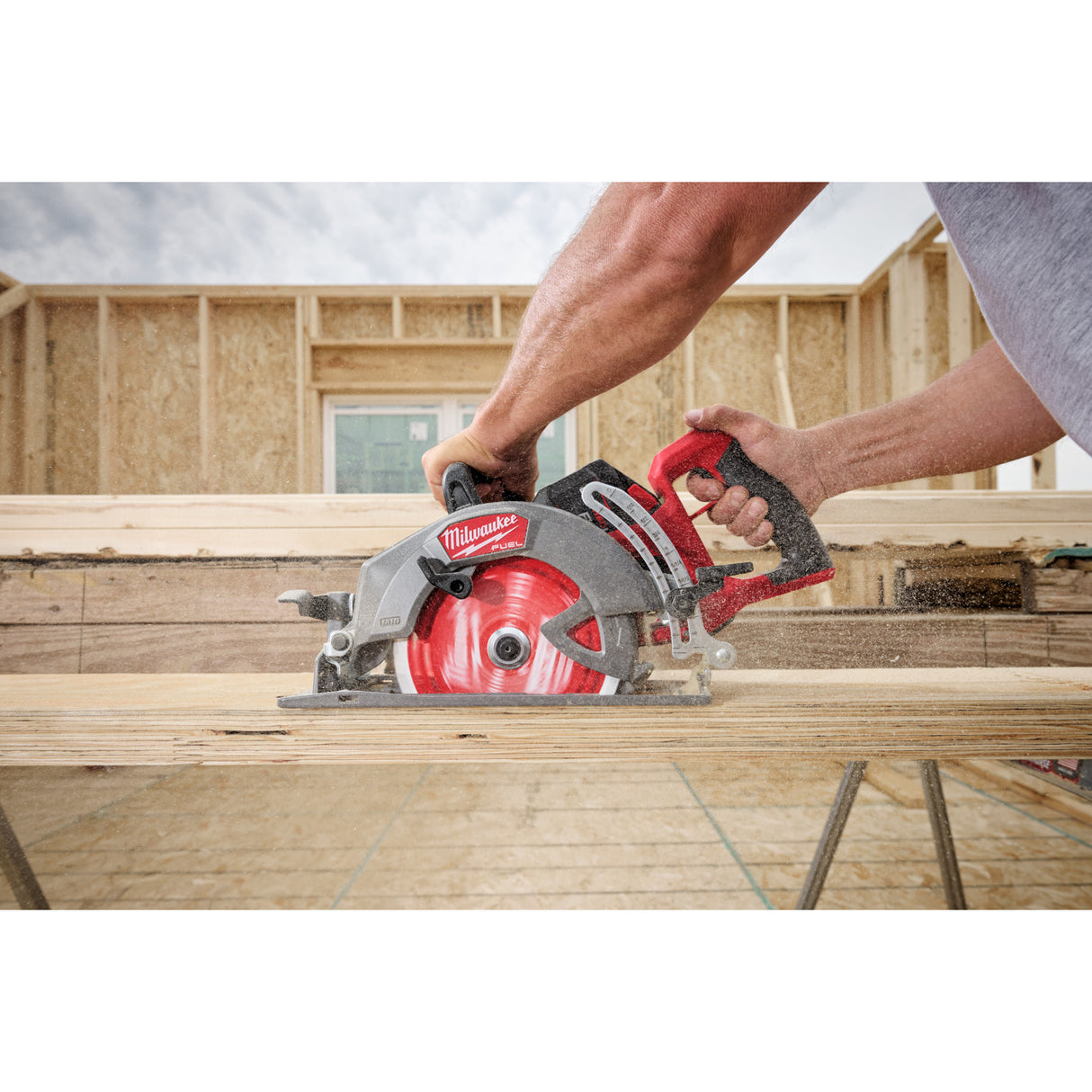 Milwaukee 2930-21HD M18 FUEL™ 7-1/4" Rear Handle Circular Saw Kit