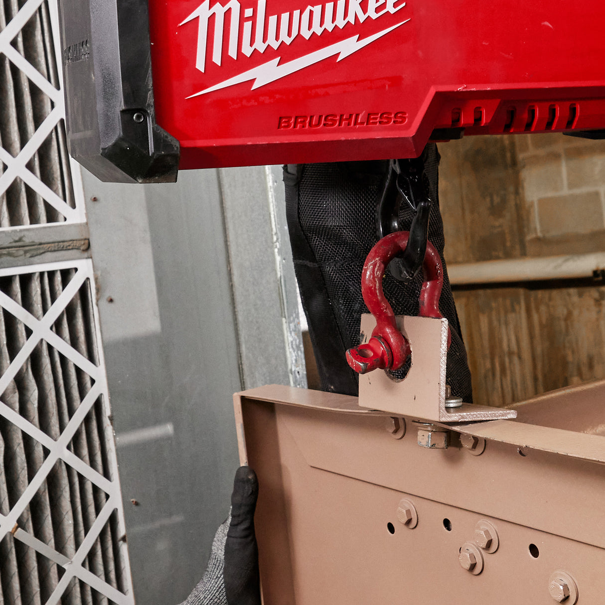 Milwaukee 2983-22HD M18 Compact 1-Ton Chain Hoist w ONE-KEY 2983-22HD NEW M18™ Compact 1-Ton Chain Hoist w/ ONE-KEY™