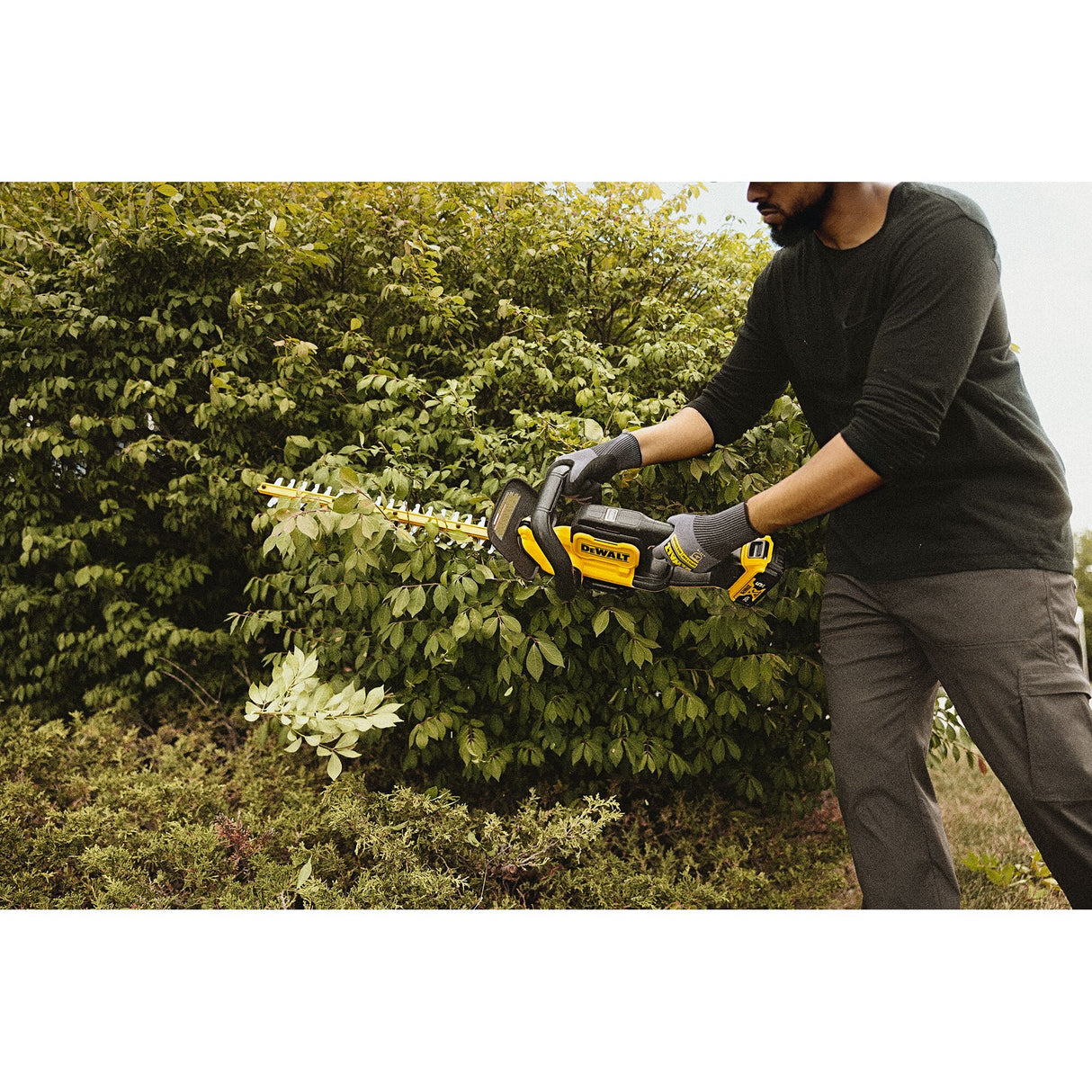 DEWALT DCHT821B 20V MAX* 22 in. Brushless Cordless Hedge Trimmer (Tool Only)