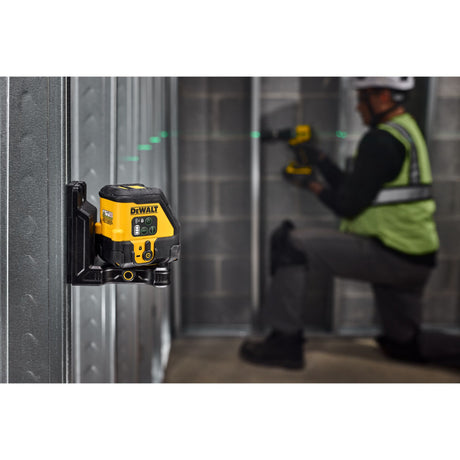 DEWALT DCLE14201GB USB Rechargeable Green Cross Line Laser Base Kit