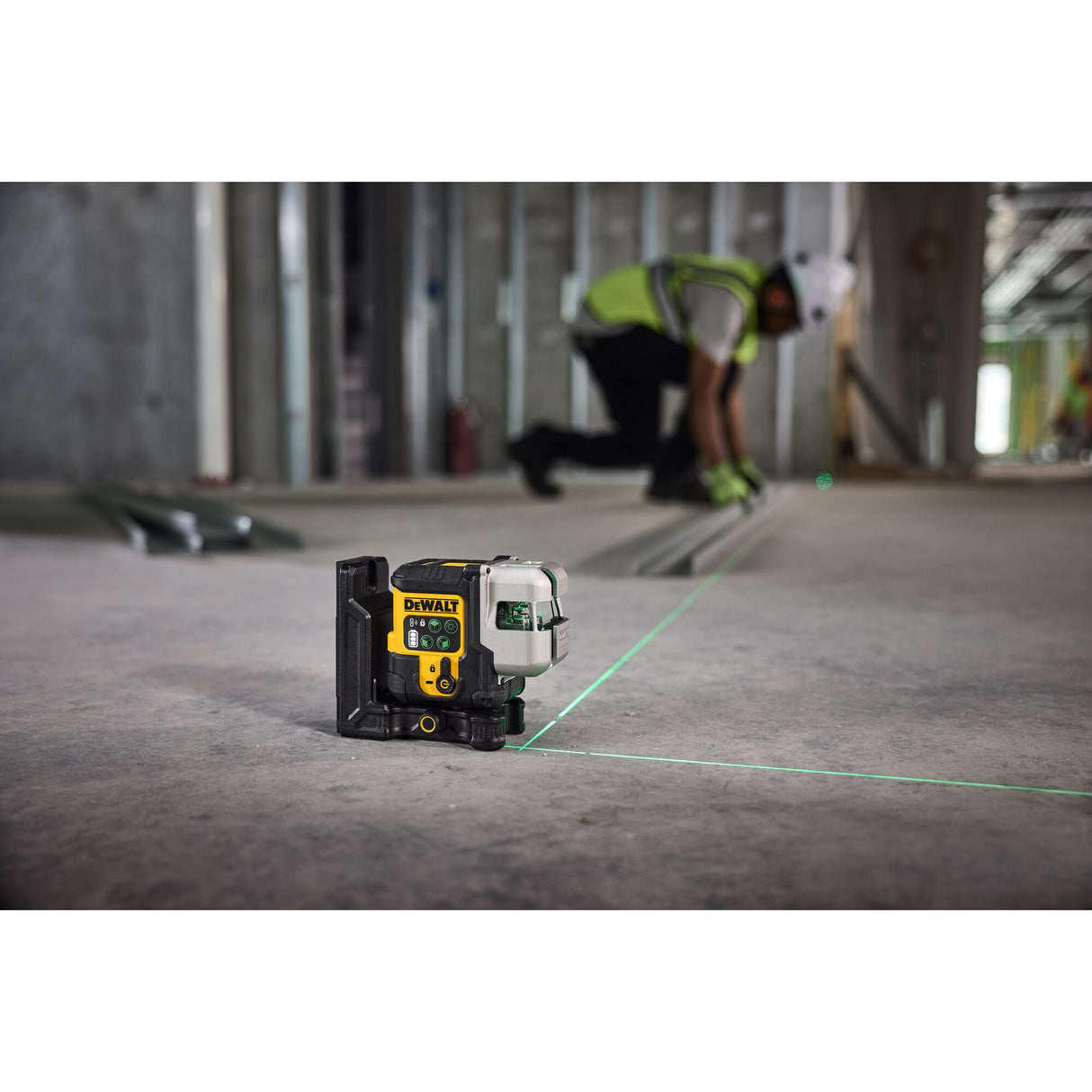 DEWALT DCLE14301GB USB Rechargeable Green 3X180° Line Laser Base Kit