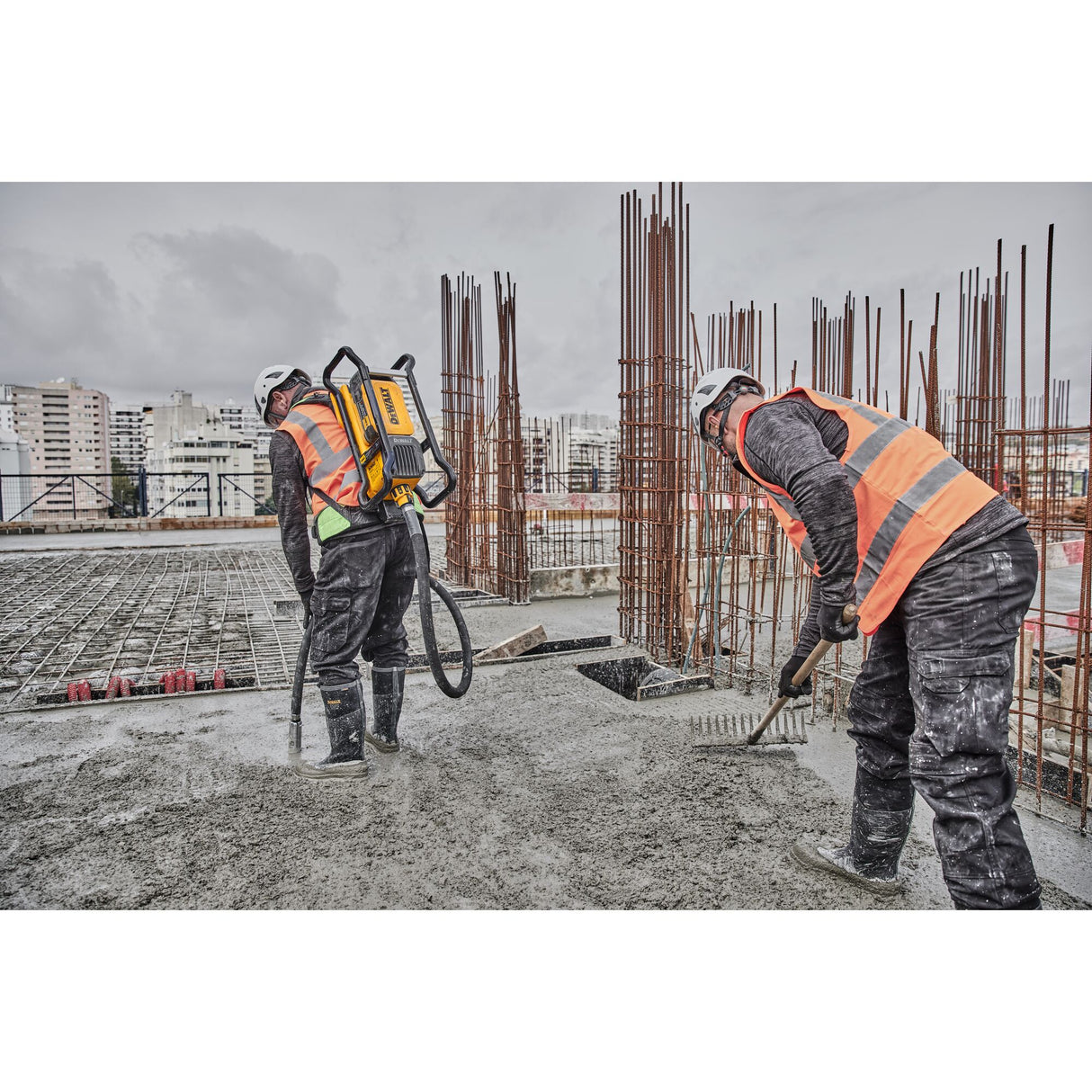 DEWALT DCPS310AG2 POWERSHIFT™ Backpack Vibrator Kit