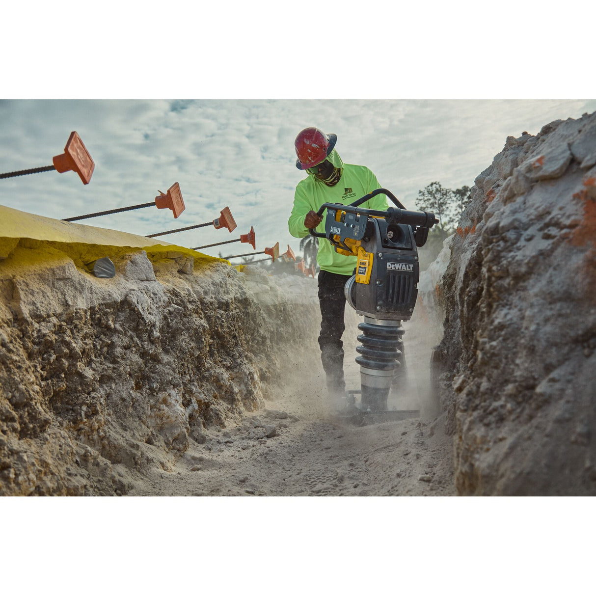 DEWALT DCPS660AG2 POWERSHIFT™ 60Kg Class Rammer Kit