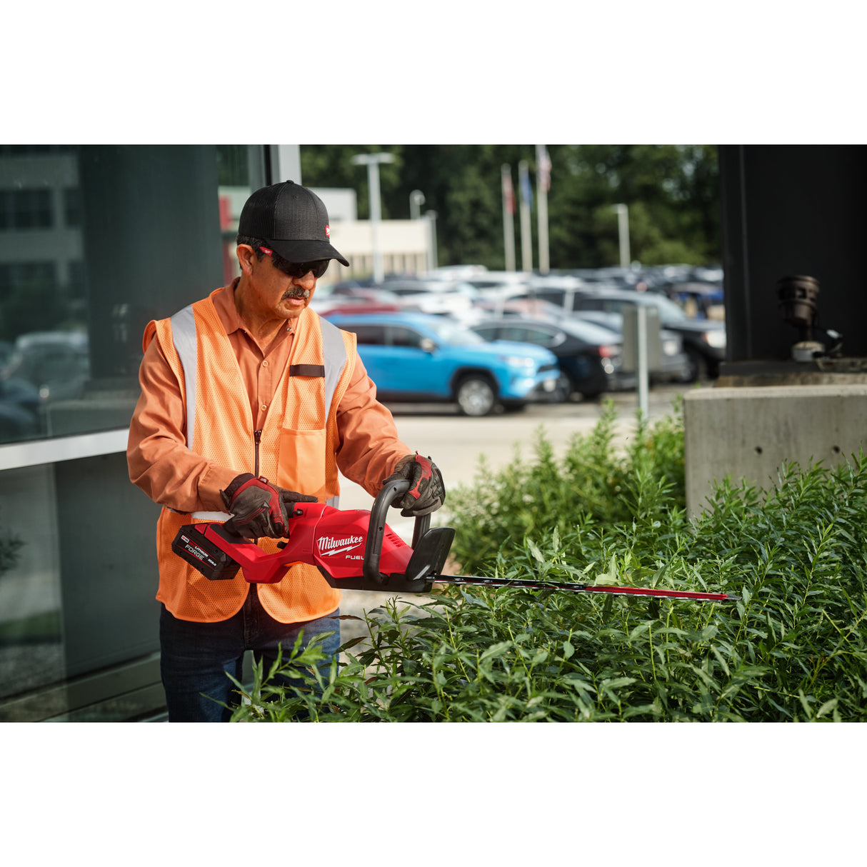 Milwaukee 3033-21 M18 FUEL™ 24" Hedge Trimmer Kit