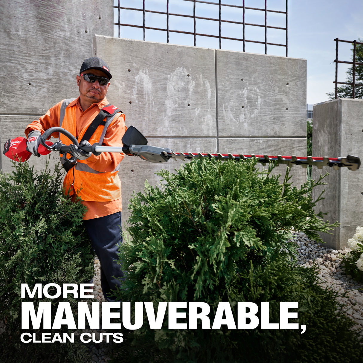 Milwaukee 3043-20 M18 FUEL™ Short Pole Hedge Trimmer