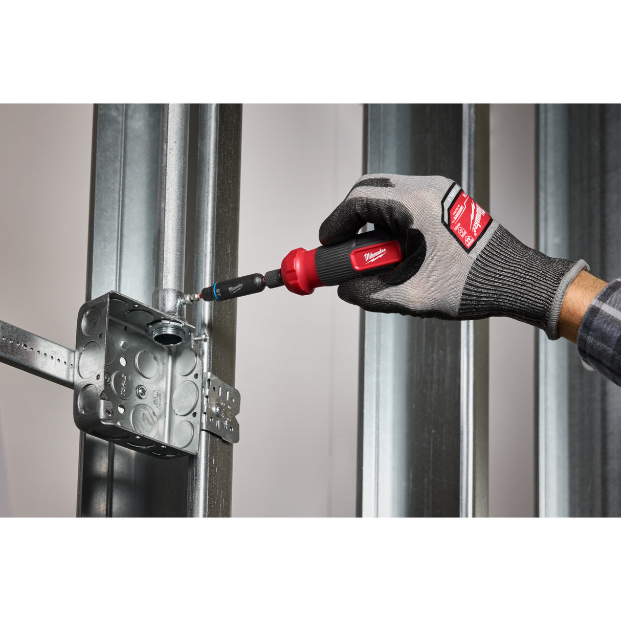 Milwaukee 48-22-2922 8-IN-1 Multi-Bit & Nut Driver W/ SHOCKWAVE™ Impact Duty Bits & Nut Drivers