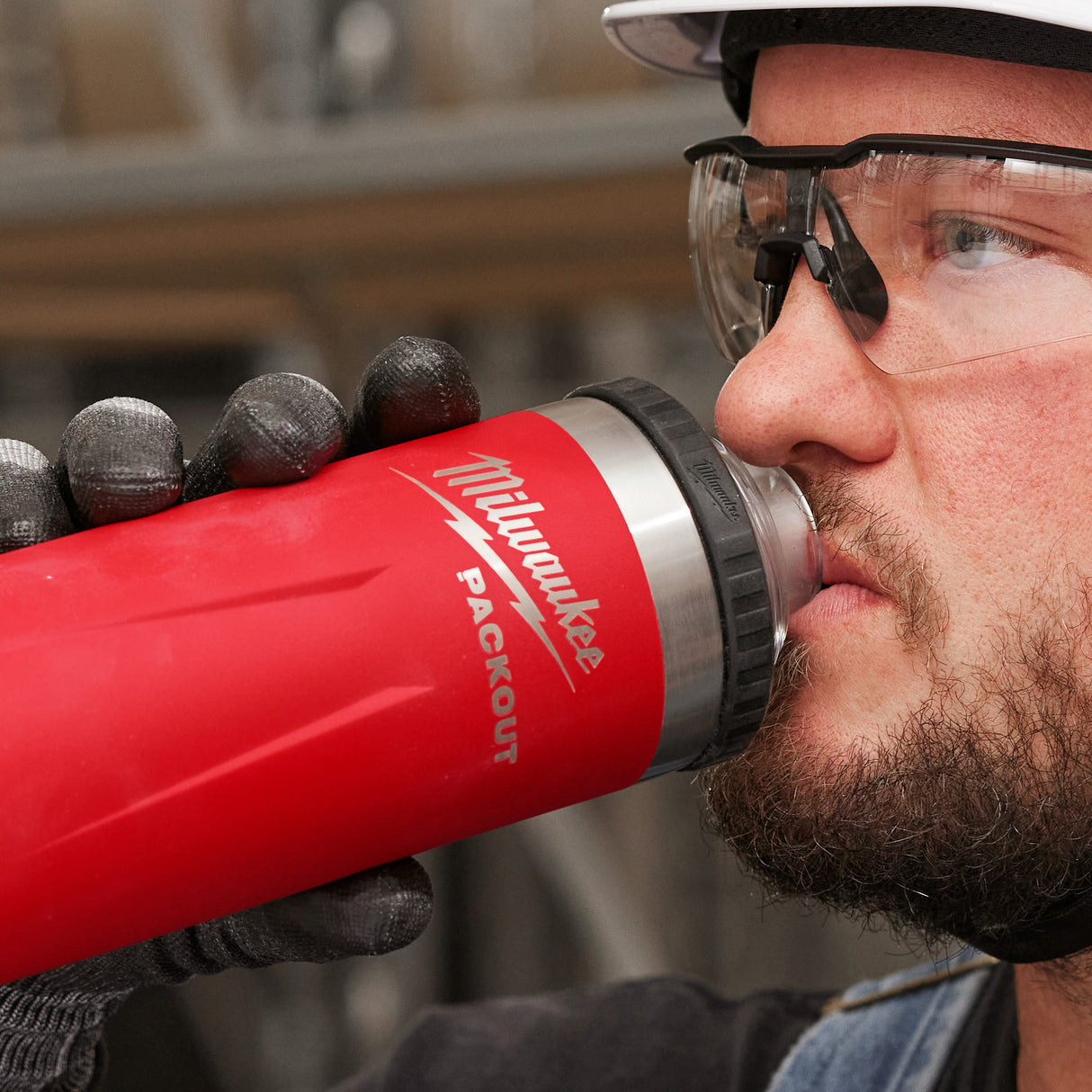 Milwaukee 48-22-8382R PACKOUT 18oz Insulated Bottle with Chug Lid - Red