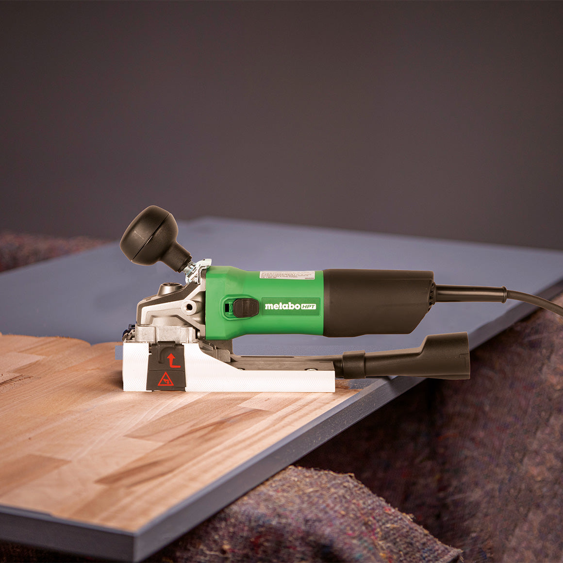 Metabo HPT LF 850 S Paint Remover in use on wood surface