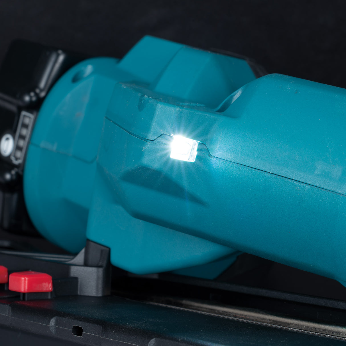 Makita DBN620Z 18V LXT Brushless 2-1/2" 15 ga Finish Nailer, 34°, Tool Only