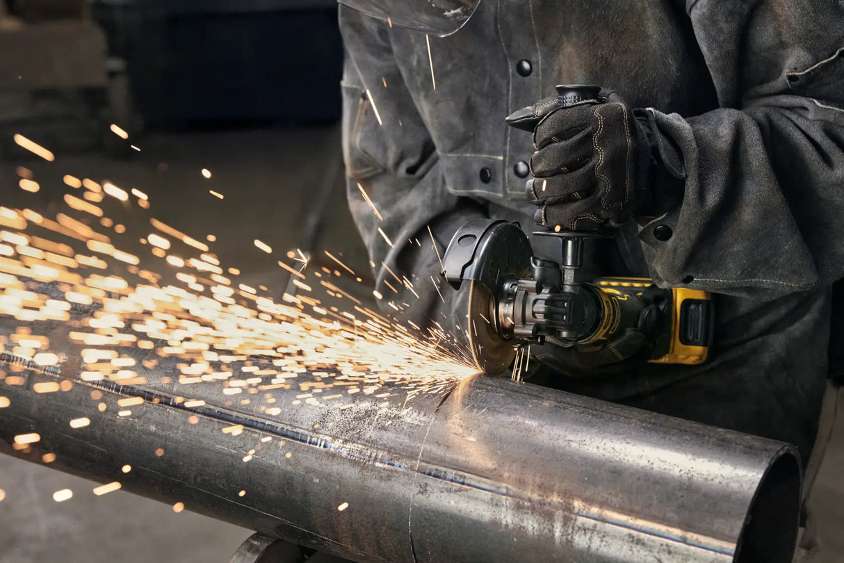 DEWALT DCG402B ATOMIC 20V MAX* 4.5“ Angle Grinder (Tool Only)