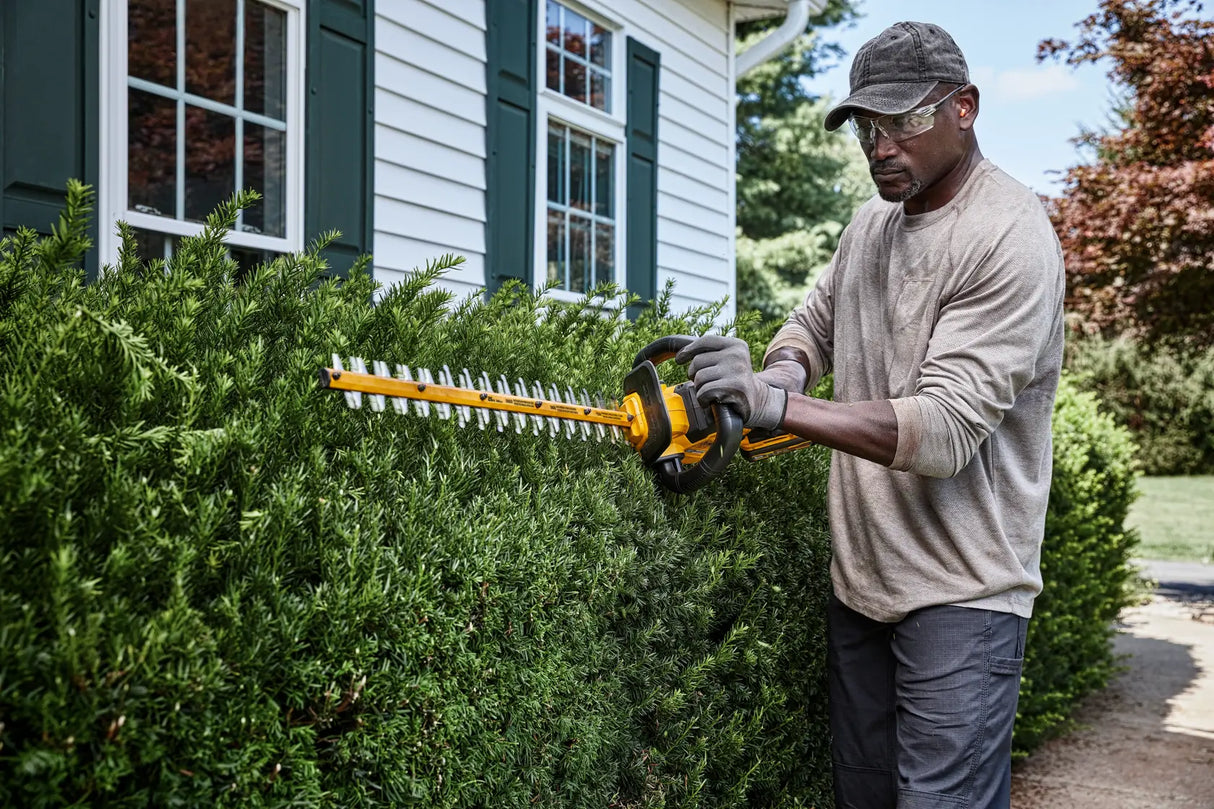 DEWALT DCHT870X1 60V MAX* 26 In. Brushless Cordless Hedge Trimmer Kit