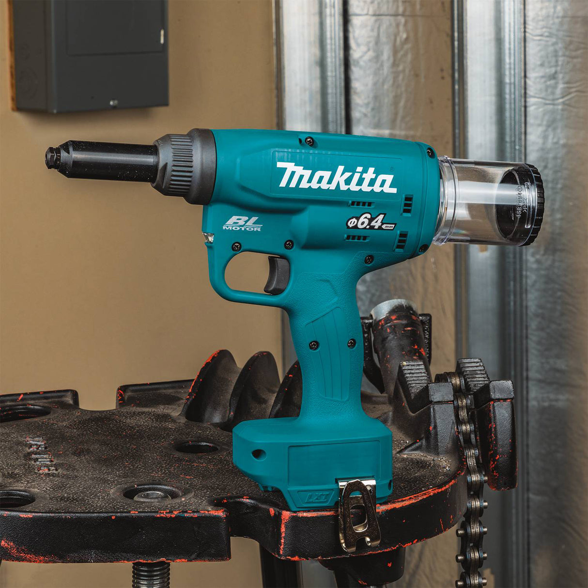 Makita DRV250Z 18V LXT Brushless Rivet Gun, Dia. 3/16" - 1/4", Tool Only