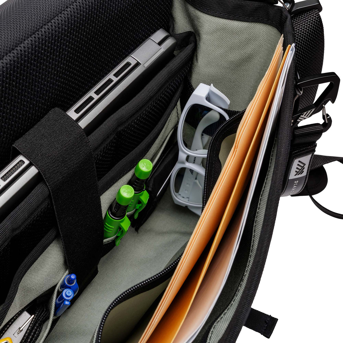 DIAMONDBACK DB8-18-BK DiriGo X with DB Shoulder Strap