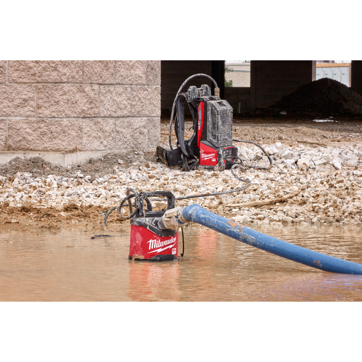 Milwaukee MXF211-1XC MX FUEL™ 1HP 2" Submersible Pump Kit