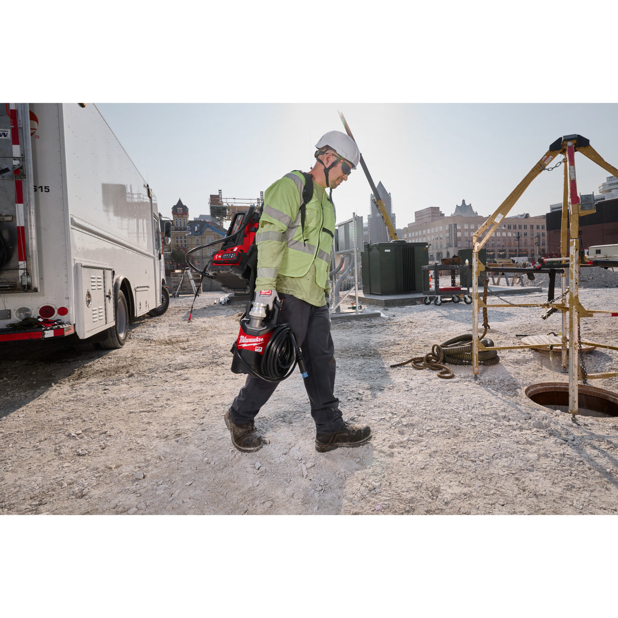 Milwaukee MXF211-1XC MX FUEL™ 1HP 2" Submersible Pump Kit