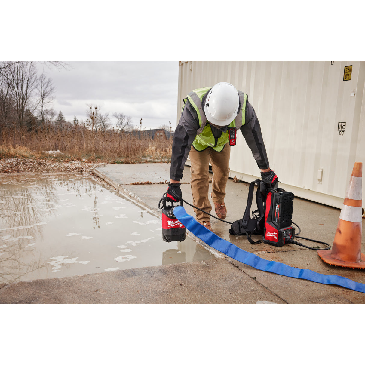 Milwaukee MXF211-1XC MX FUEL™ 1HP 2" Submersible Pump Kit