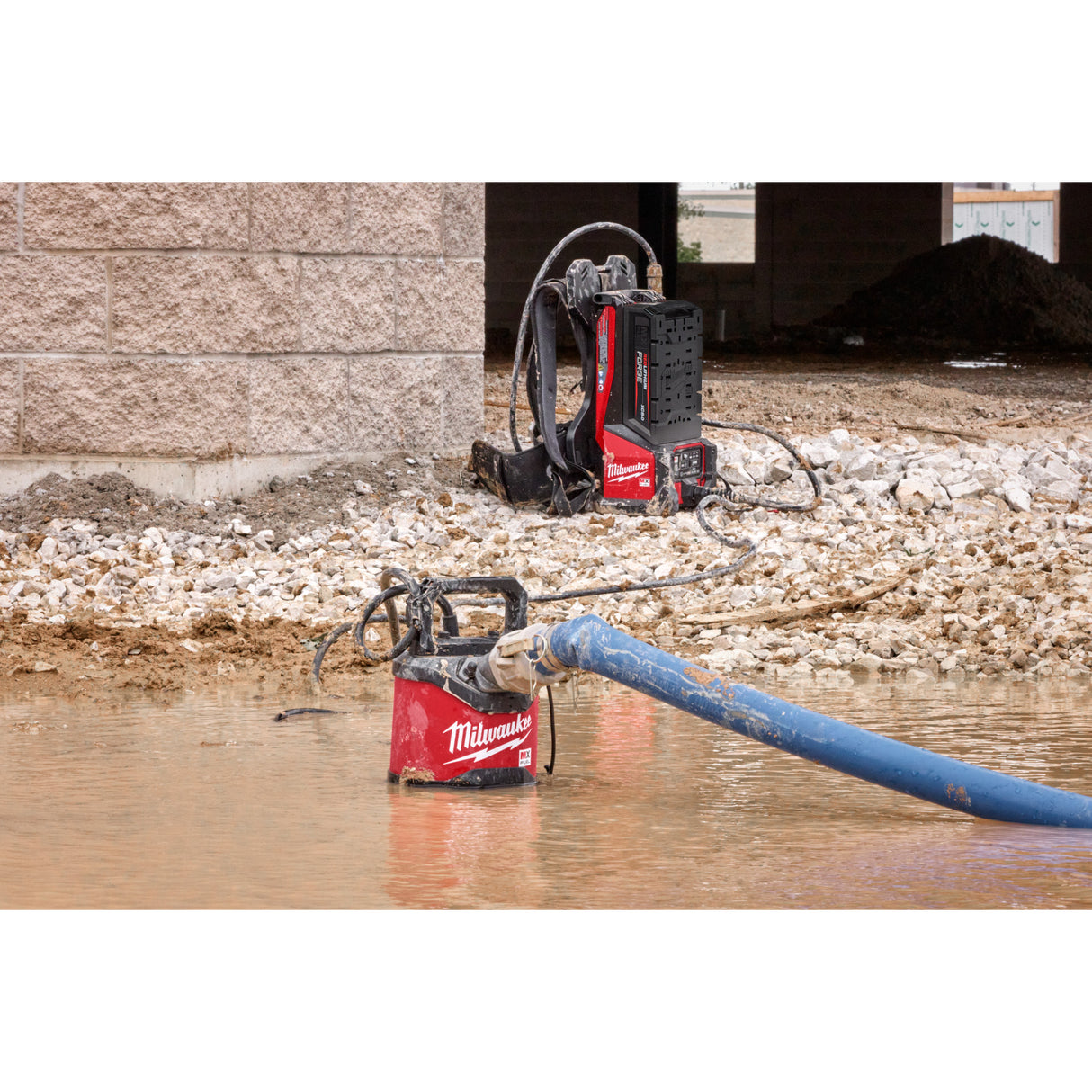 Milwaukee MXF211-1XC MX FUEL™ 1HP 2" Submersible Pump Kit