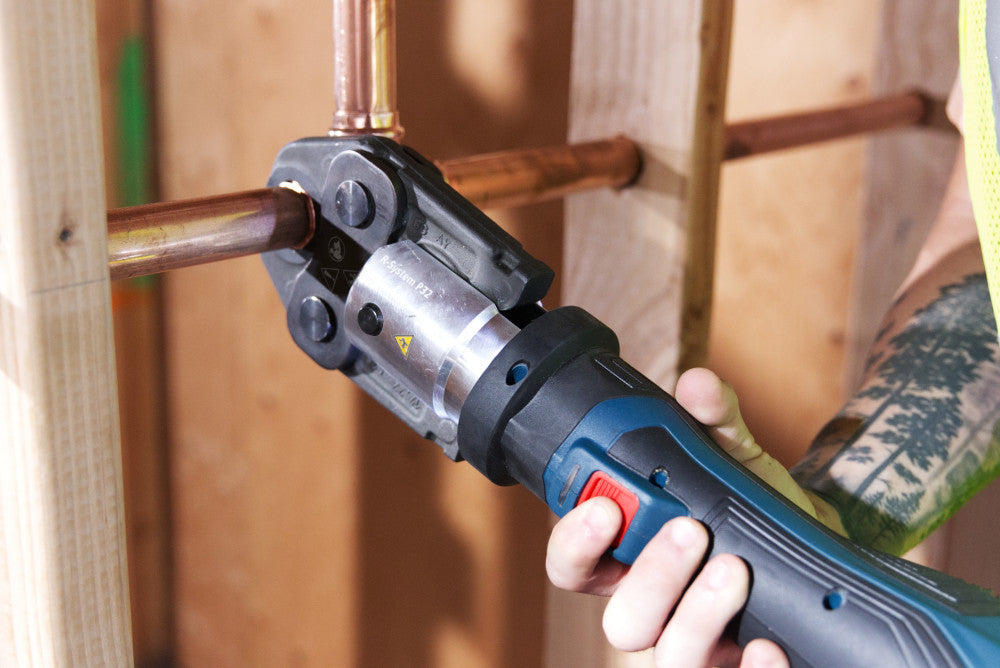 Bosch GPT18V-32L14 Press Tool Kit W/ 1/2", 3/4", and 1" Jaws, (1) CORE18V 4 Ah Battery & (1) GAL18V-40 18V Standard Charger