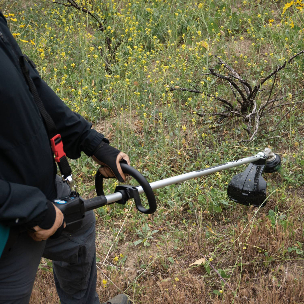 Makita UR008GT101 40Vmax XGT Brushless 17" Line Trimmer, 5.0Ah x1Kit