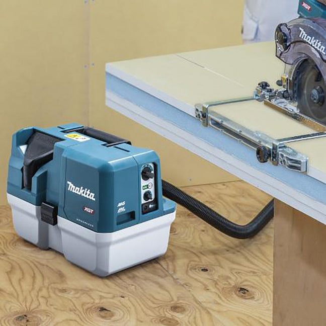 Makita VC013GLZ01 40Vmax XGT Brushless 7.5 L Wet/Dry Vacuum Cleaner