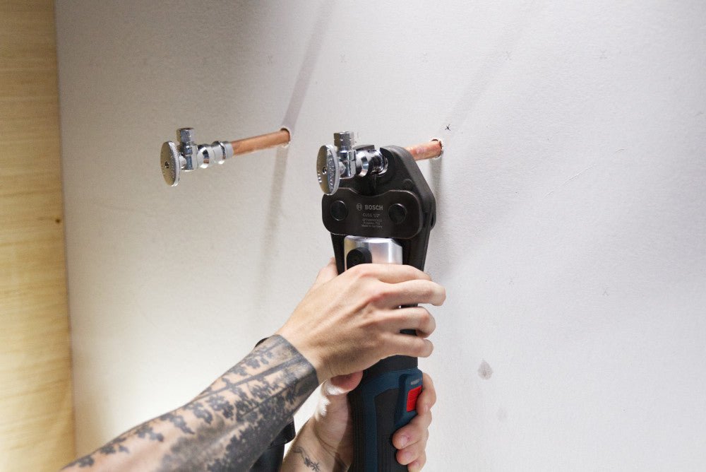 Bosch GPT18V - 32L14 Press Tool Kit W/ 1/2", 3/4", and 1" Jaws, (1) CORE18V 4 Ah Battery & (1) GAL18V - 40 18V Standard Charger - Mississauga Hardware Centre Inc