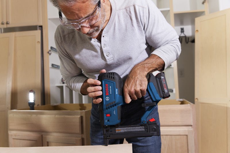Bosch GTH18V - 18MB12 18V Brushless 18 - Gauge Narrow Crown Stapler Kit with (1) 2 Ah Standard Power Battery - Mississauga Hardware Centre Inc