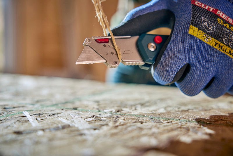 Bosch H11 - 11100 - 1 Folding Utility Knife - Mississauga Hardware Centre Inc