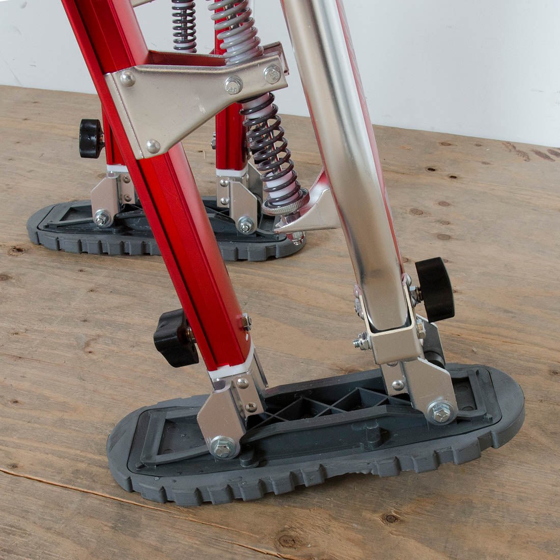 BuildMan® 18 - 30 in. Drywall Stilts - Mississauga Hardware Centre Inc