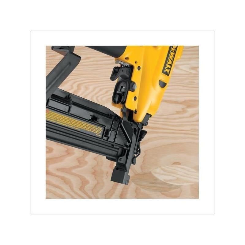 DEWALT | D51430 16 - Gauge 1" - 2" x 7/16" Medium Crown Stapler - Mississauga Hardware Centre Inc