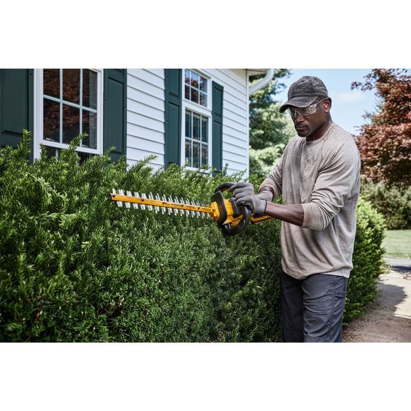 DEWALT DCHT870B 60V MAX 26 in Brushless Cordless Hedge Trimmer (Tool Only) - Mississauga Hardware Centre Inc