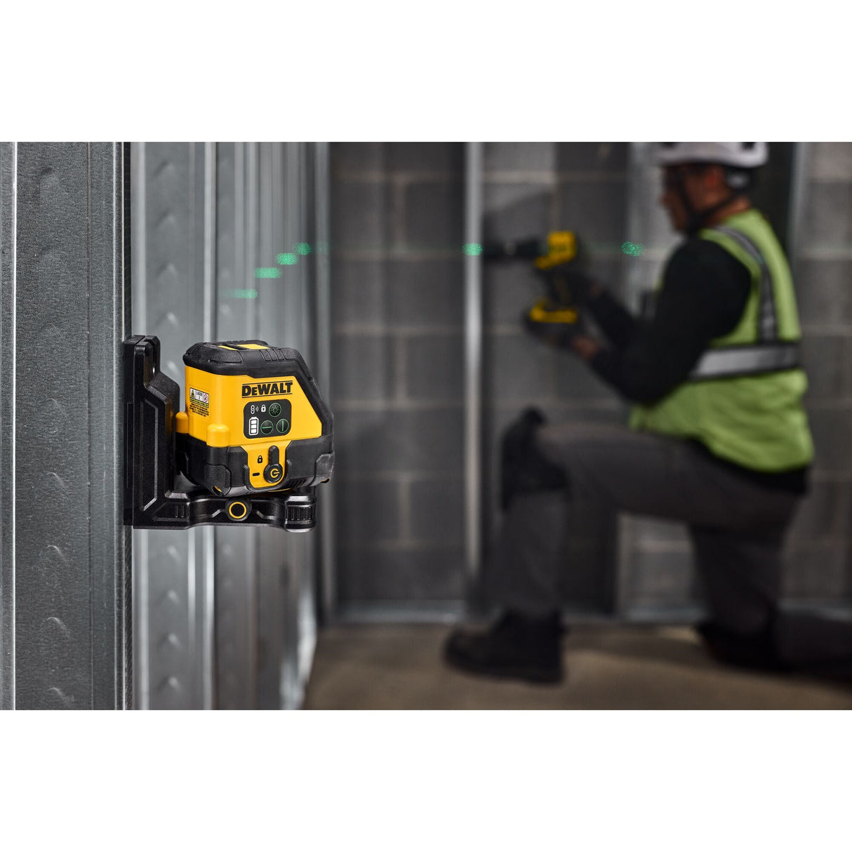 DEWALT DCLE14201GB USB Rechargeable Green Cross Line Laser Base Kit - Mississauga Hardware Centre Inc