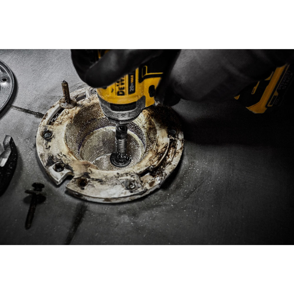 DEWALT DWAIPCIR Impact Connect Inside PVC Pipe Cutter - Mississauga Hardware Centre Inc