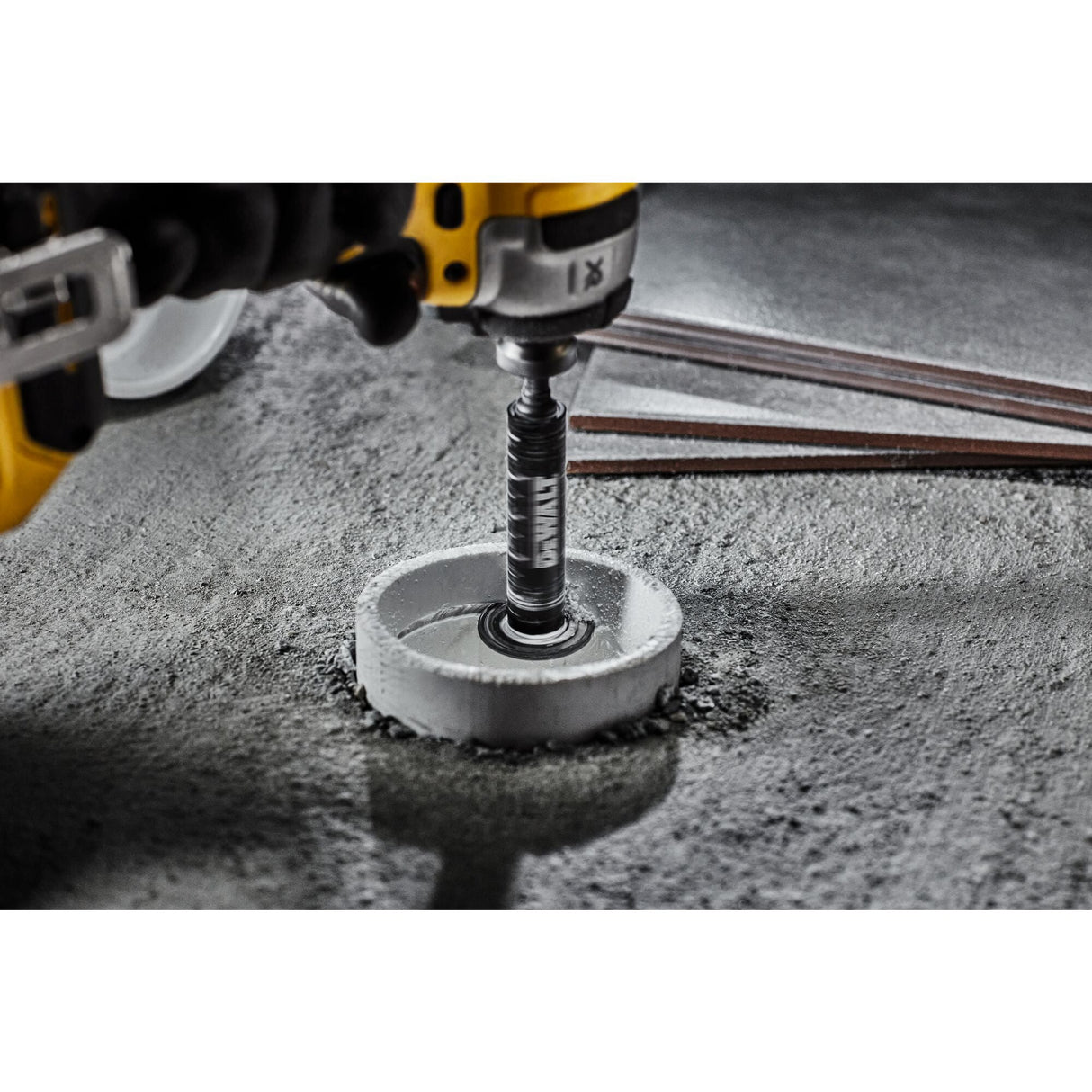 DEWALT DWAIPCIR Impact Connect Inside PVC Pipe Cutter - Mississauga Hardware Centre Inc