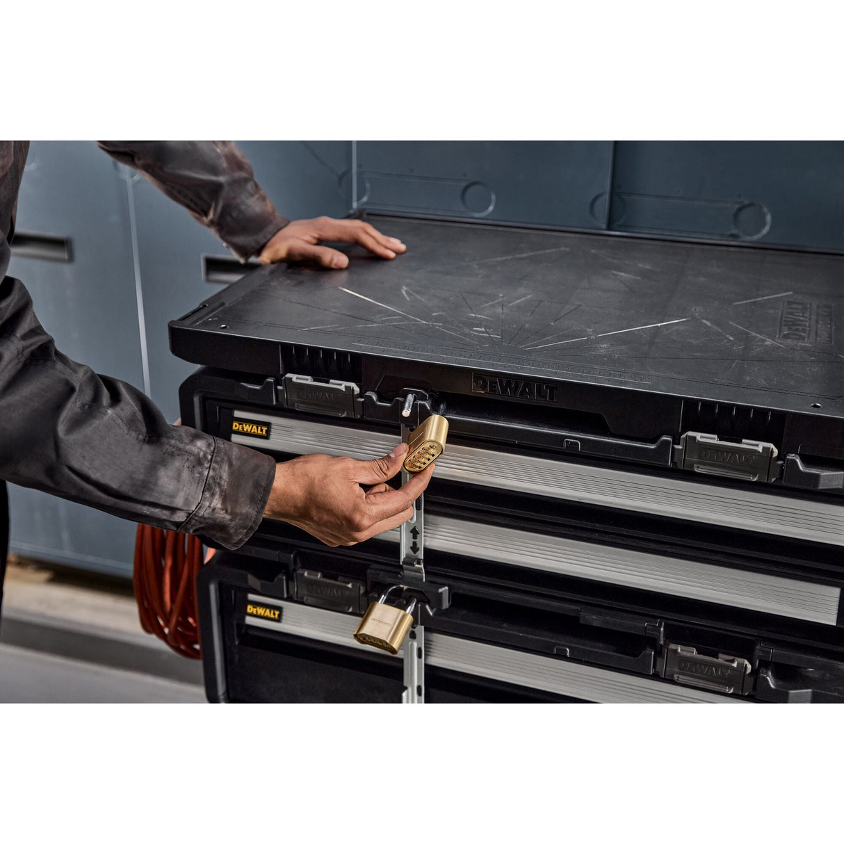 DEWALT DWST60510 TOUGHSYSTEM® 2.0 DXL™ 5 - in - 1 Modular Workstation - Mississauga Hardware Centre Inc