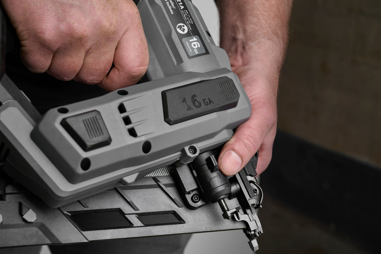 FLEX FX4321A - 1A 16Ga Angled Finish Nailer Kit - Mississauga Hardware Centre Inc