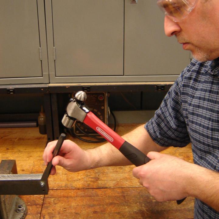 GEARWRENCH 82253 32 oz. Ball Pein Hammer with Fiberglass Handle - Mississauga Hardware Centre Inc