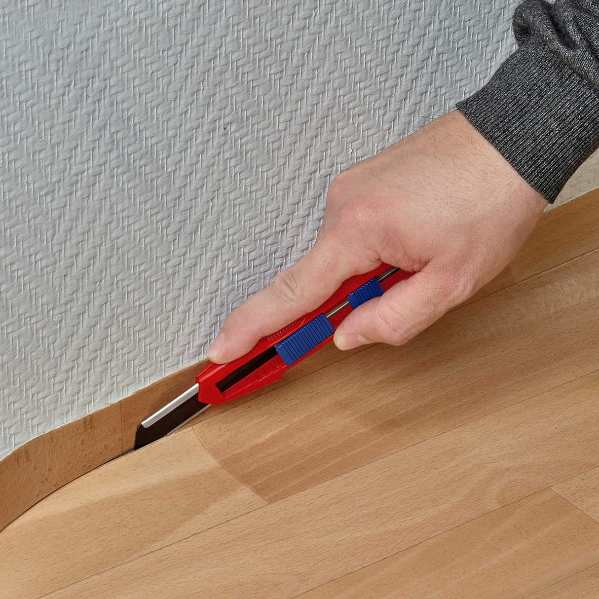 KNIPEX 9K 00 80 169 US 2024 Holiday Gift Set with FREE CutiX Snap Knife - Mississauga Hardware Centre Inc