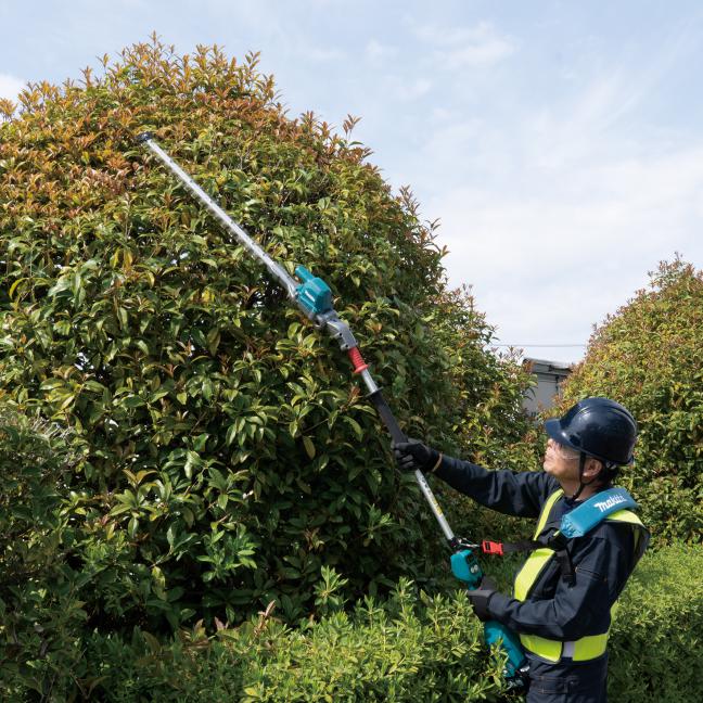 Makita UN001GZ 40Vmax XGT Brushless 24" Pole Hedge Trimmer (Tool Only) - Mississauga Hardware Centre Inc