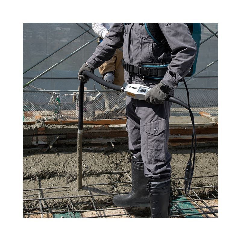Makita VR002CZ 36V ConnectX Cordless 1 - 11/16in x 9.8FT Concrete Vibrator (Tool Only) - Mississauga Hardware Centre Inc