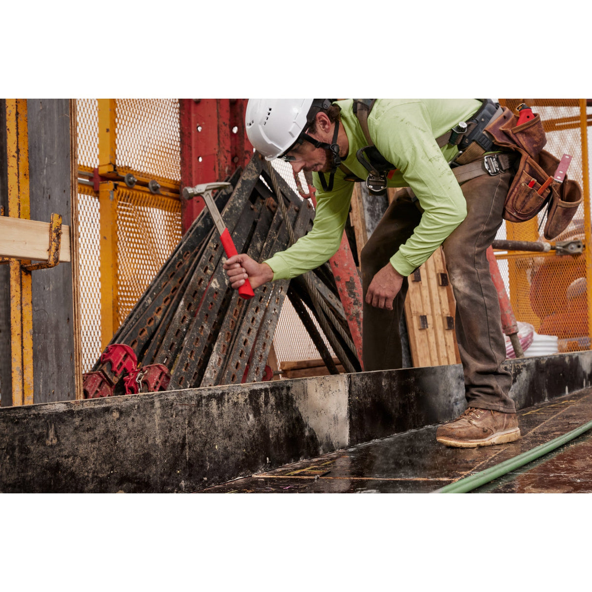 MDP8D - 2000 8D 2 - 1/4in x .131in Collated Duplex Nails - Mississauga Hardware Centre Inc