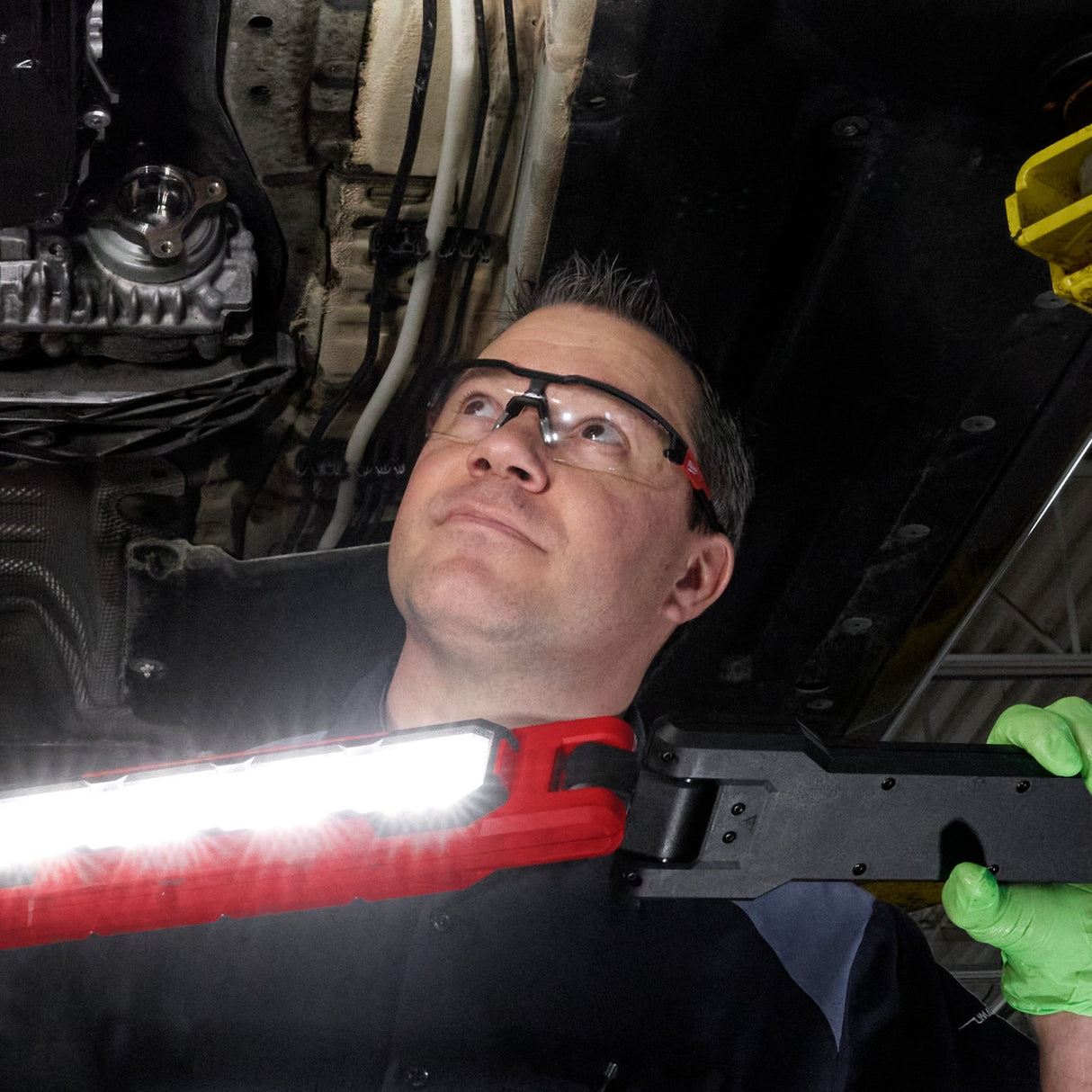 Milwaukee 2129 - 20 M18™ Magnetic Extendable Boom Light - Mississauga Hardware Centre Inc