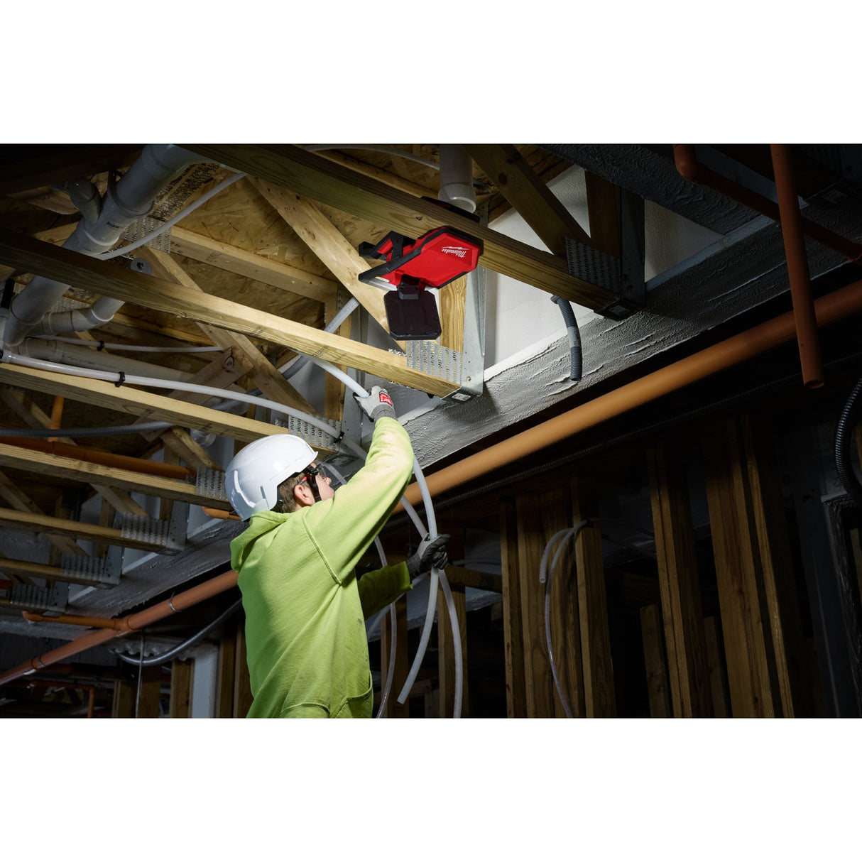 Milwaukee 2358 - 20 M18™ ROVER™ Clamping Flood Light - Mississauga Hardware Centre Inc