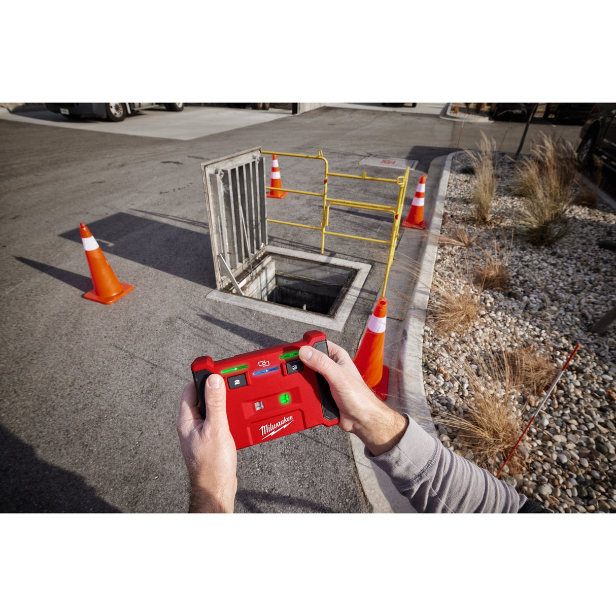 Milwaukee 2875R - 21 M18™ FORCE LOGIC™ 5” Underground Cable Cutter w/ Wireless Remote - Mississauga Hardware Centre Inc