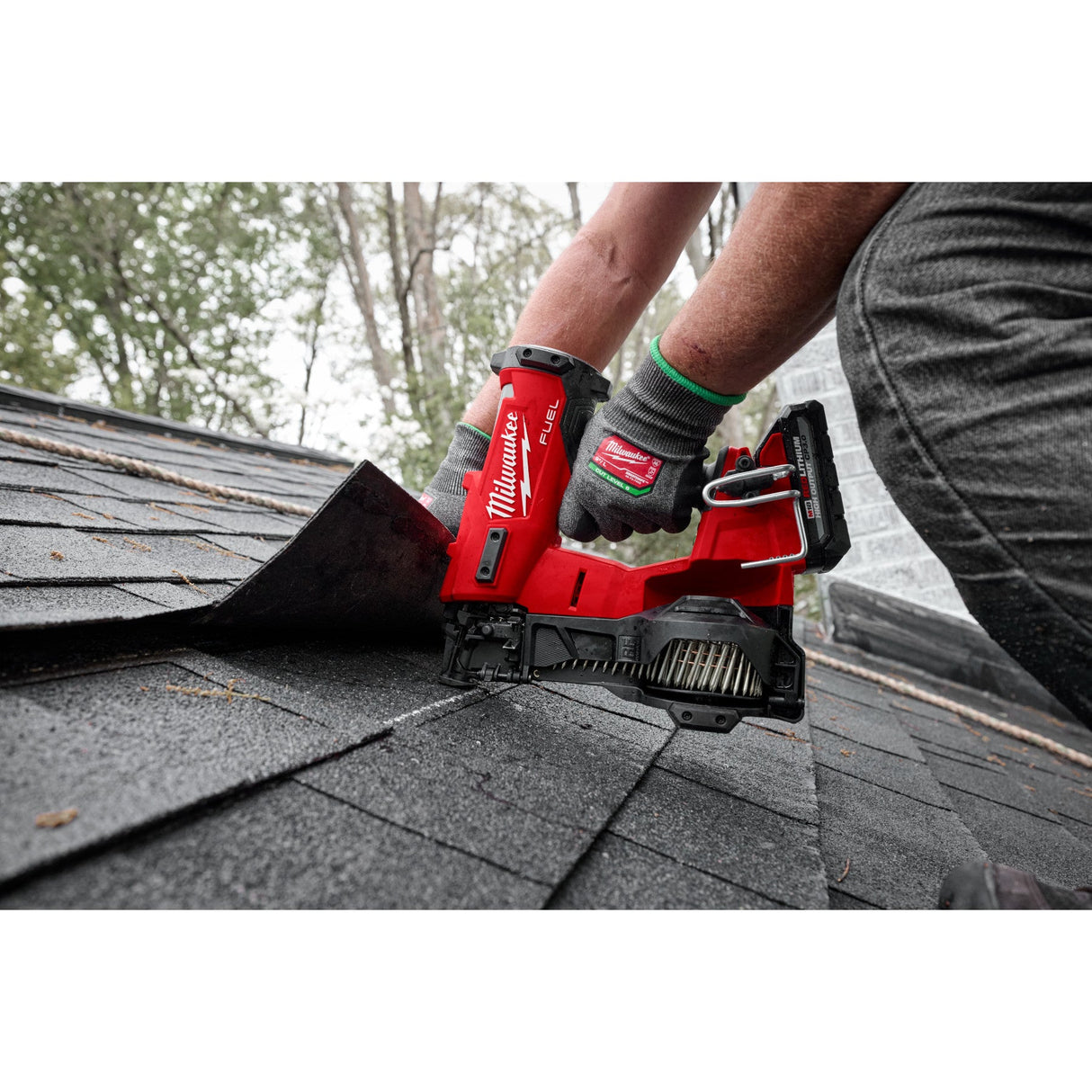 Milwaukee 2909 - 21 M18 FUEL™ Coil Roofing Nailer Kit - Mississauga Hardware Centre Inc