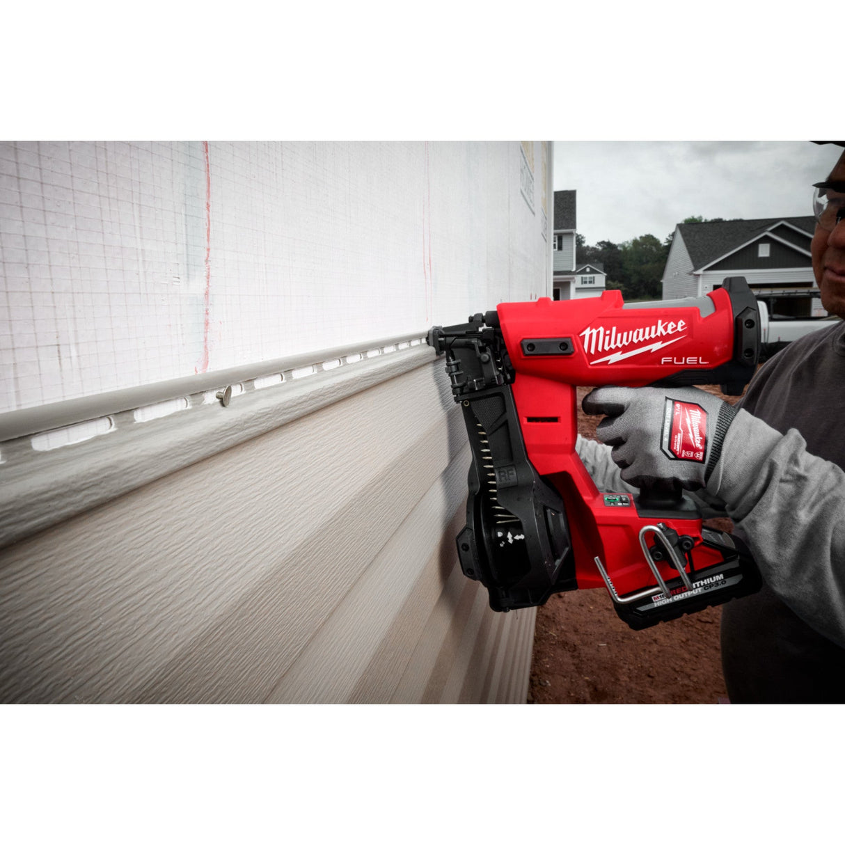 Milwaukee 2909 - 21 M18 FUEL™ Coil Roofing Nailer Kit - Mississauga Hardware Centre Inc