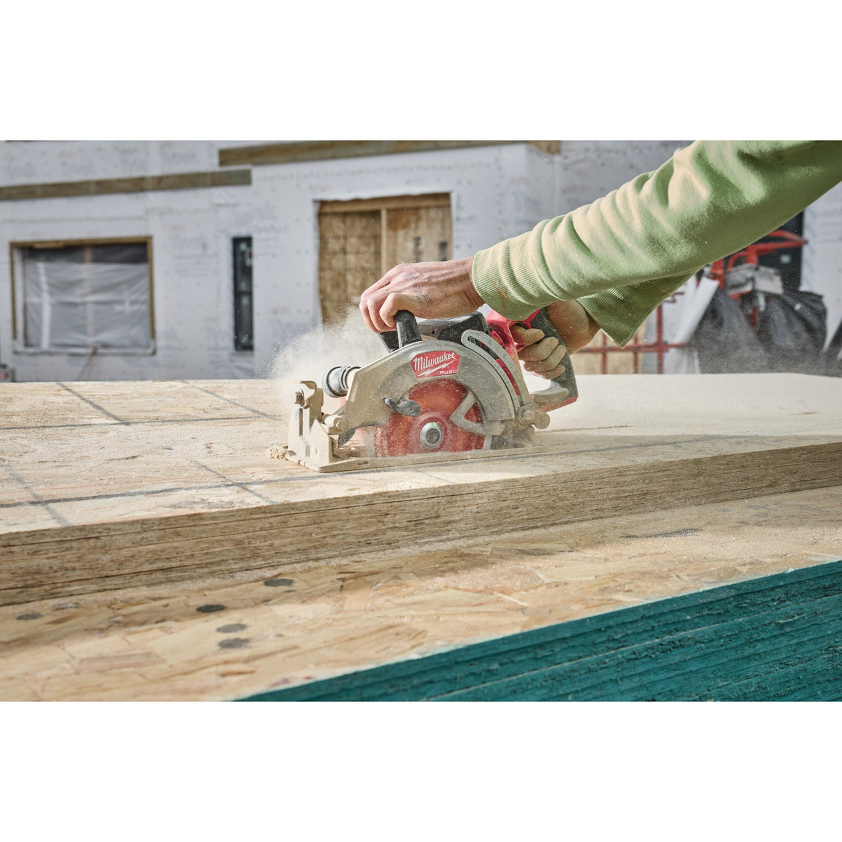 Milwaukee 2930 - 20 M18 FUEL™ 7 - 1/4" Rear Handle Circular Saw - Mississauga Hardware Centre Inc