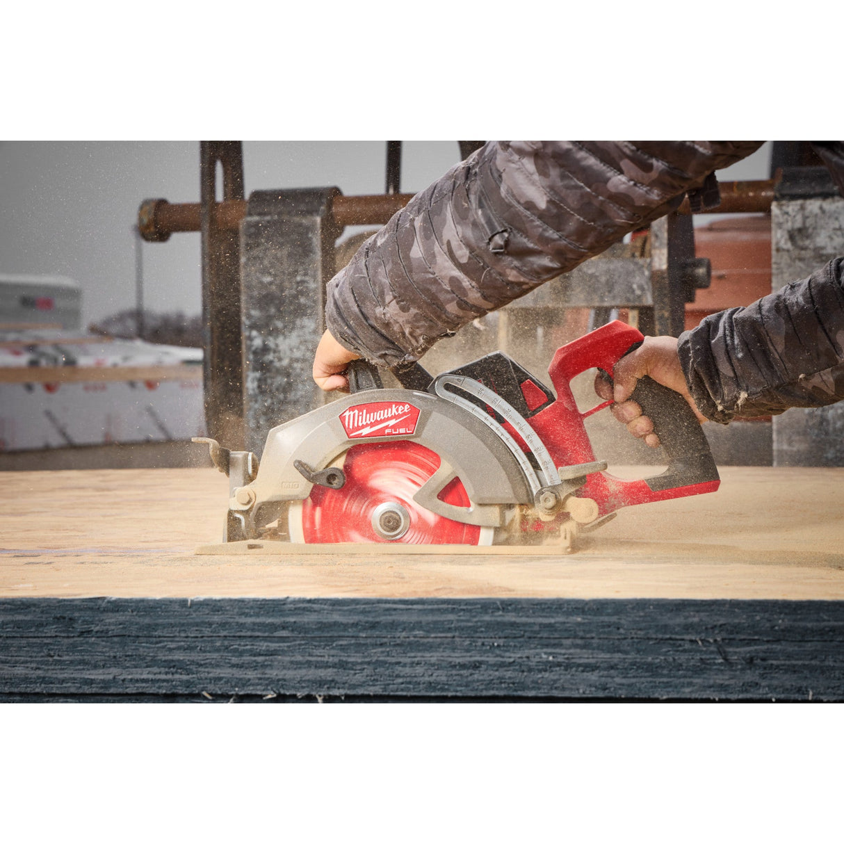 Milwaukee 2930 - 21HD M18 FUEL™ 7 - 1/4" Rear Handle Circular Saw Kit - Mississauga Hardware Centre Inc